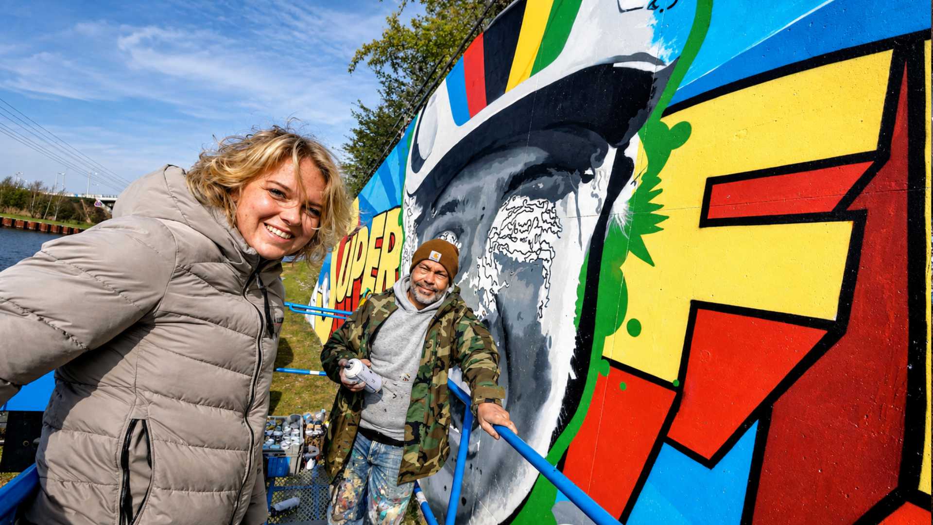 Roy Valk en Fem van Empel samen bij mural
